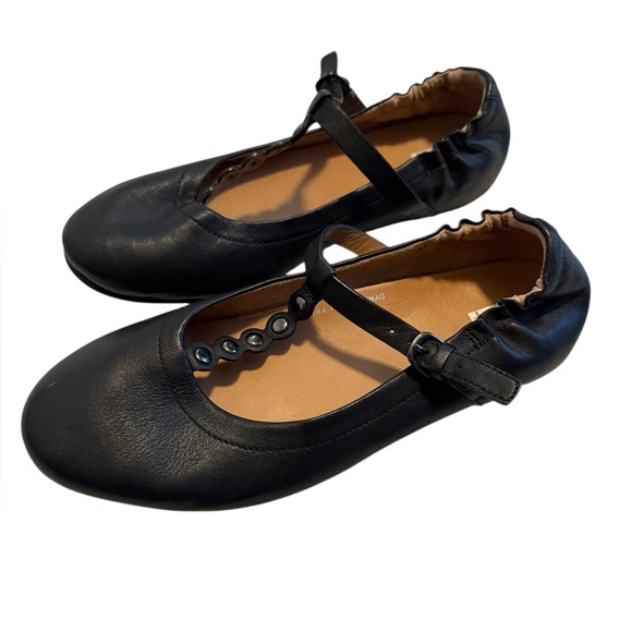 FitFlop Delicato Scallop Embellished T-Bar Black Leather Flats Size 7 - Picture 1 of 6